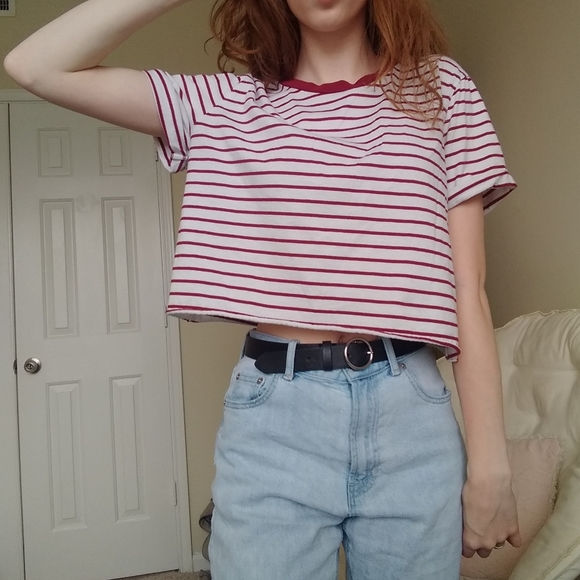 FOREVER 21 // CROPPED TEE // LIKE NEW - Picture 3 of 4